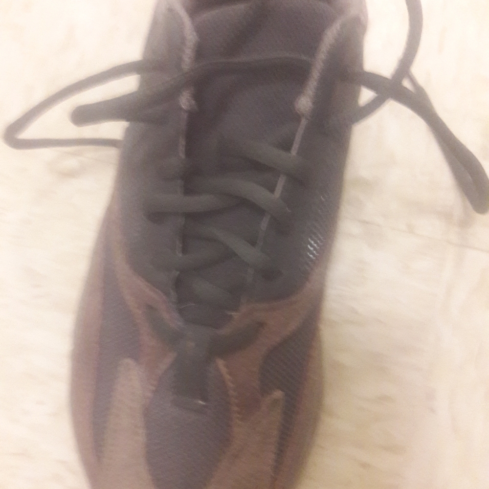 Yeezzy boost 700